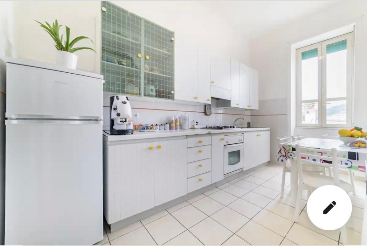 סלרנו Casa Vacanze Sunshine מראה חיצוני תמונה